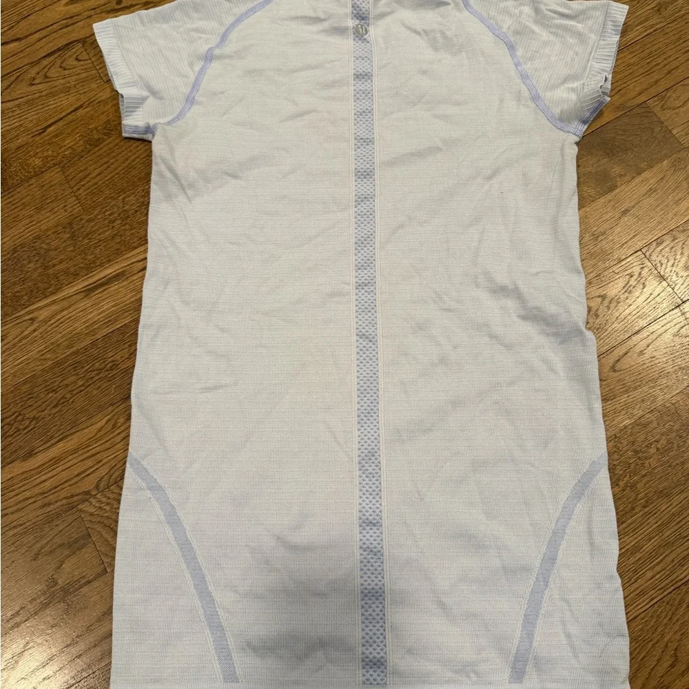 Lululemon Swiftly Tech Short Sleeve Crew
Heathered Chalk - Size 6 - Picture 5 of 5